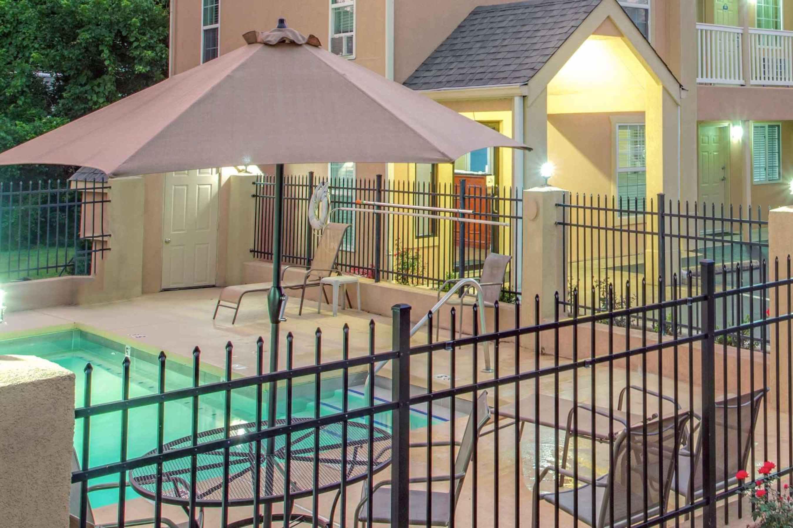 Travelodge By Wyndham Canton-Livonia Area, Mi Exterior foto